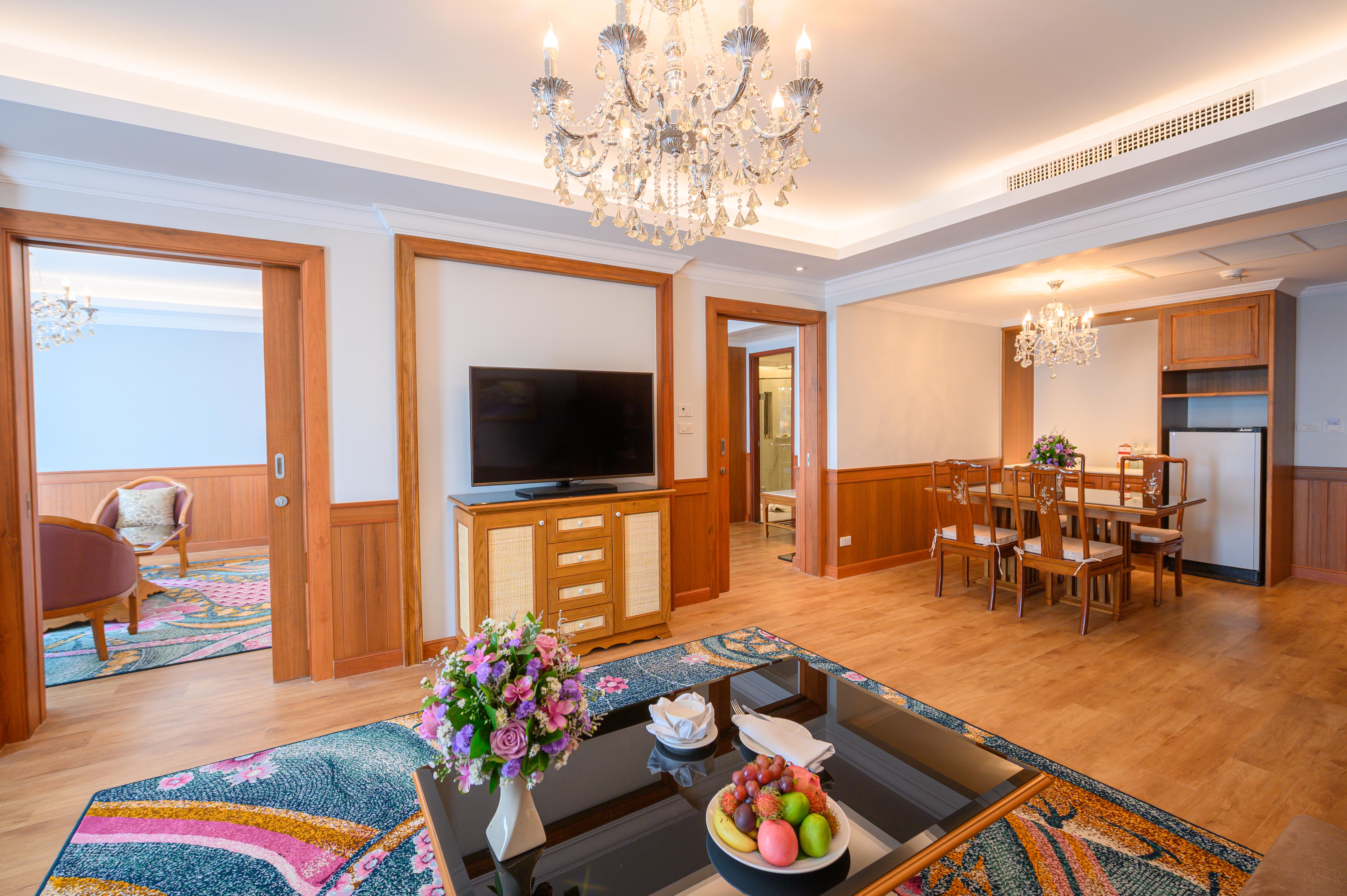 The Empress Premier Chiang Mai - Sha Extra Plus Kültér fotó A suite at the hotel