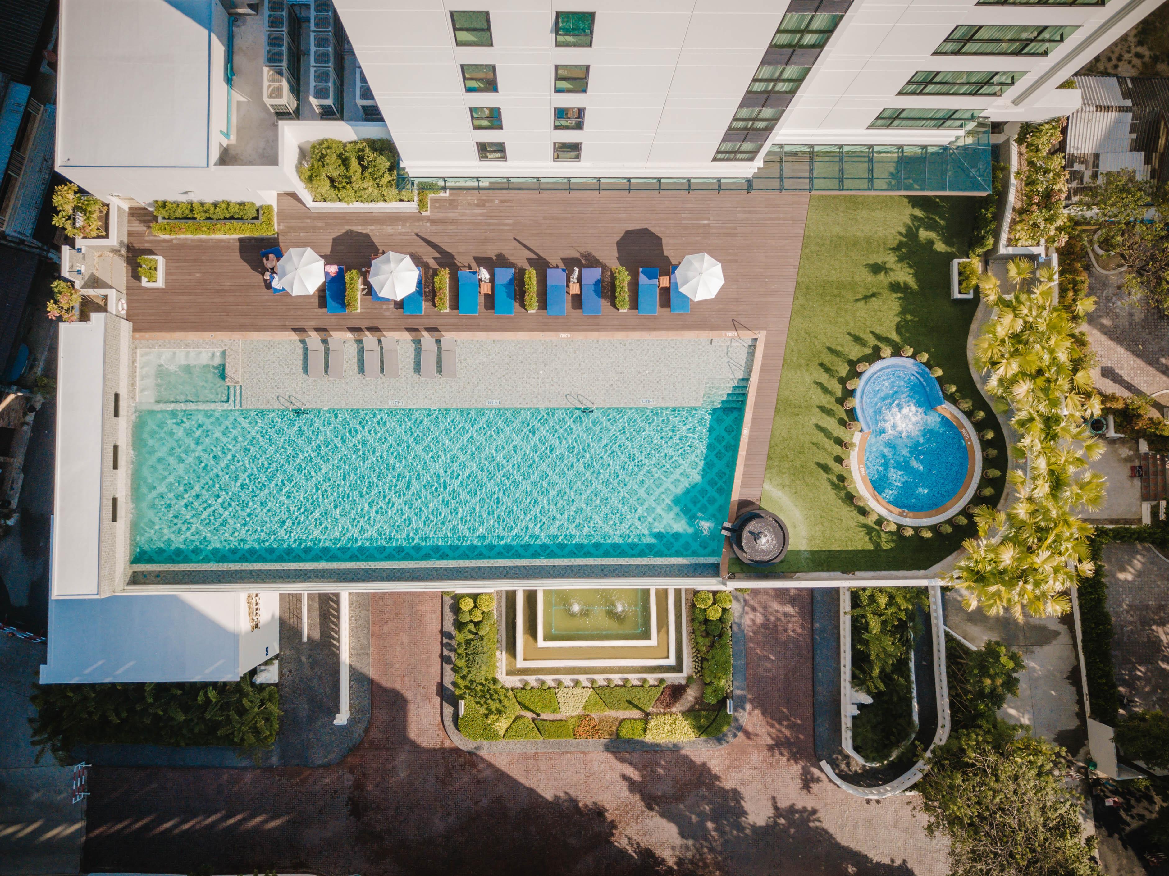 The Empress Premier Chiang Mai - Sha Extra Plus Kültér fotó Aerial view of the pool at the hotel