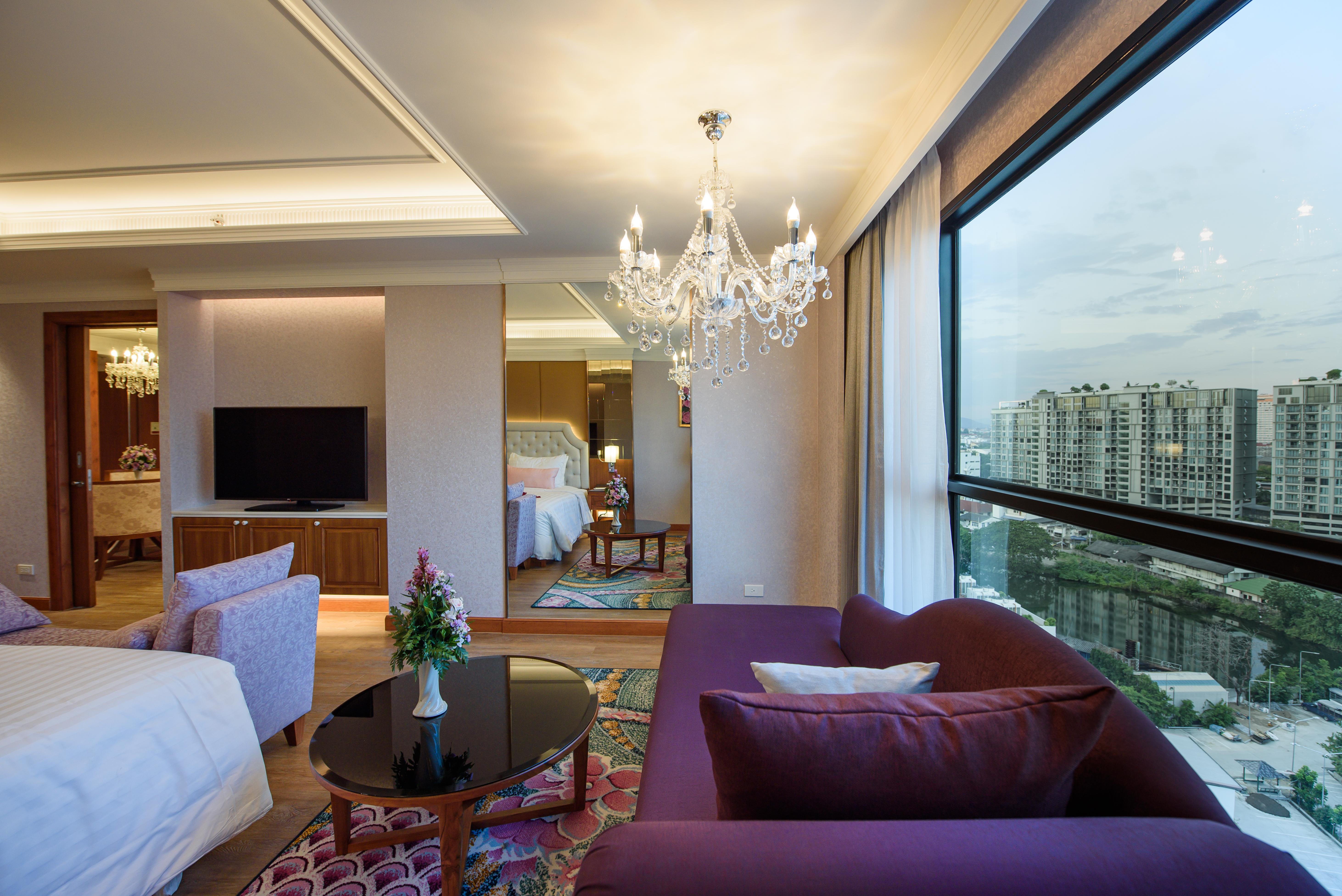 The Empress Premier Chiang Mai - Sha Extra Plus Kültér fotó A suite at the hotel