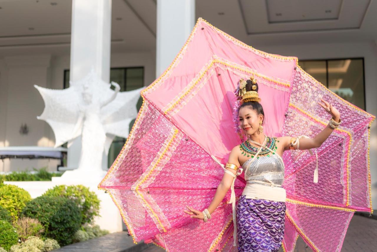 The Empress Premier Chiang Mai - Sha Extra Plus Kültér fotó A dancer in traditional Thai attire