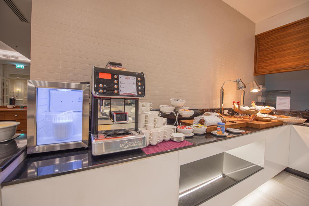 The Empress Premier Chiang Mai - Sha Extra Plus Kültér fotó A coffee machine in a hotel