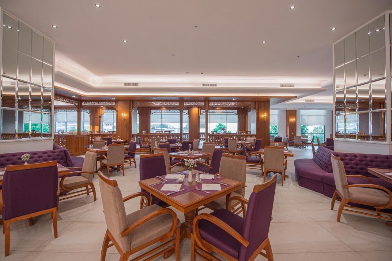 The Empress Premier Chiang Mai - Sha Extra Plus Kültér fotó The restaurant