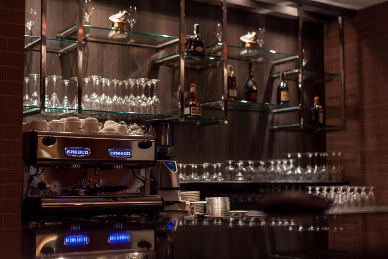 The Empress Premier Chiang Mai - Sha Extra Plus Kültér fotó A coffee machine in a coffee shop