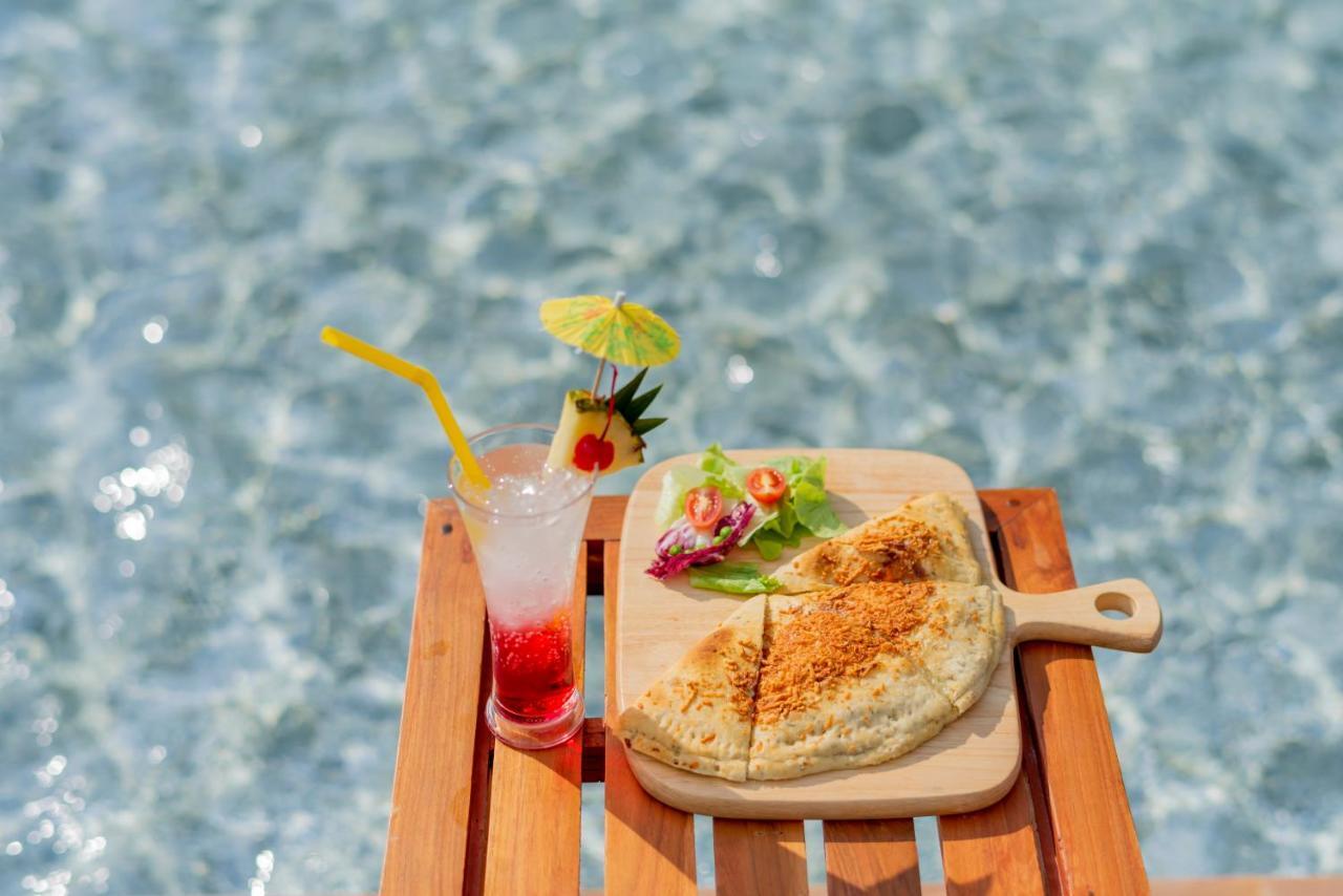 The Empress Premier Chiang Mai - Sha Extra Plus Kültér fotó A typical poolside snack